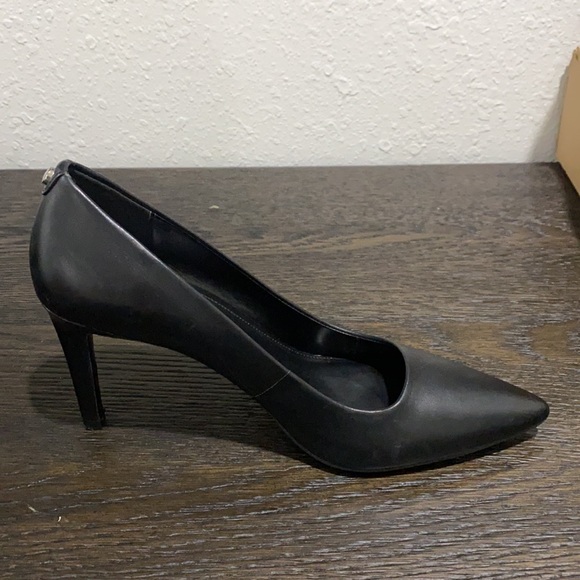 Michael Kors black leather pumps size 9 - Picture 2 of 5